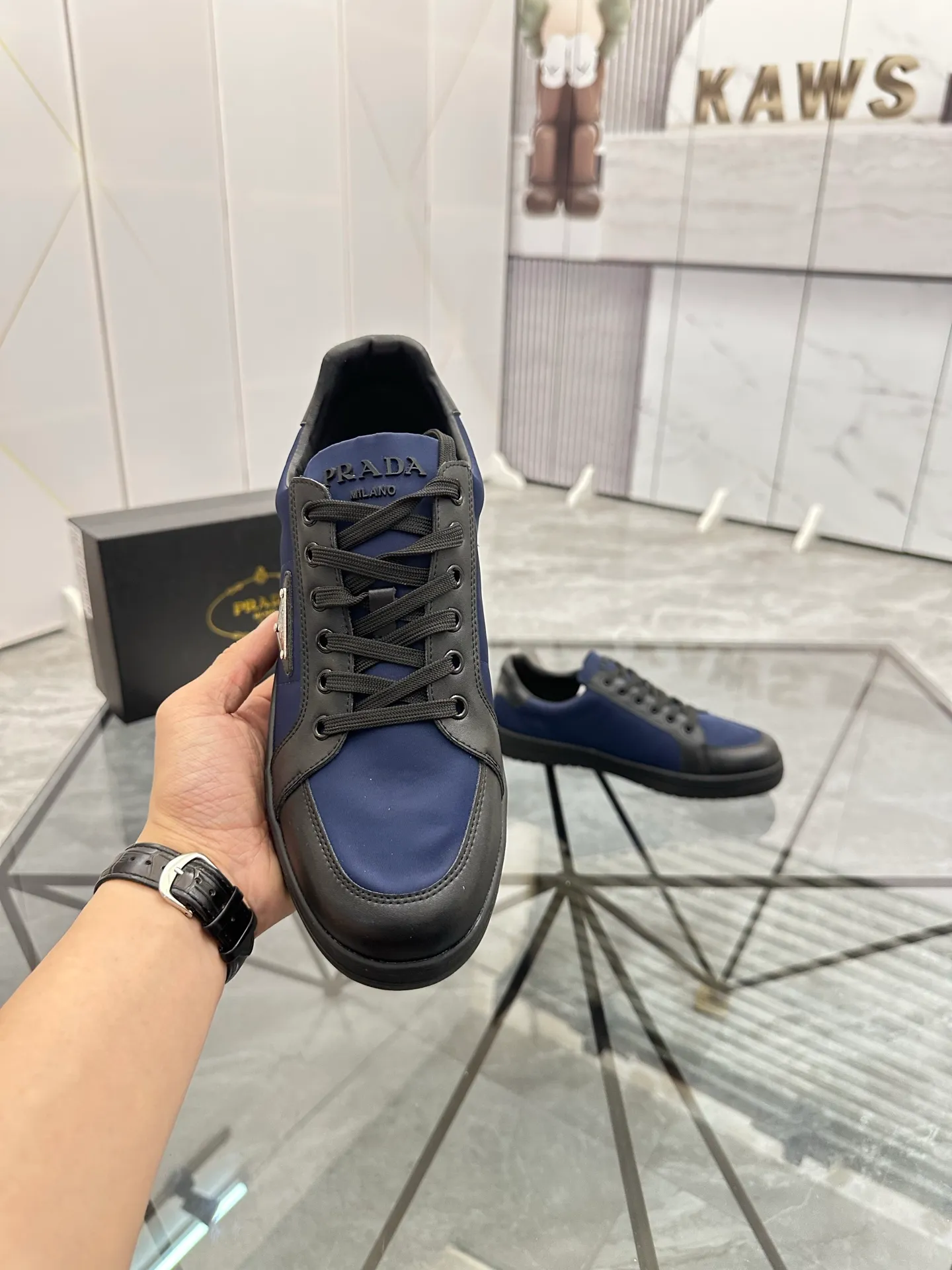 Men's shoes: 💰P400¥ Product trademark: Prada *"Prada*" low-top casual shoes Regular size: 38-44 (can be customized to 45) Product materials: imported cowhide leather upper spliced ​​with original fabric, sheepskin lining, original outsole. Number: 020
